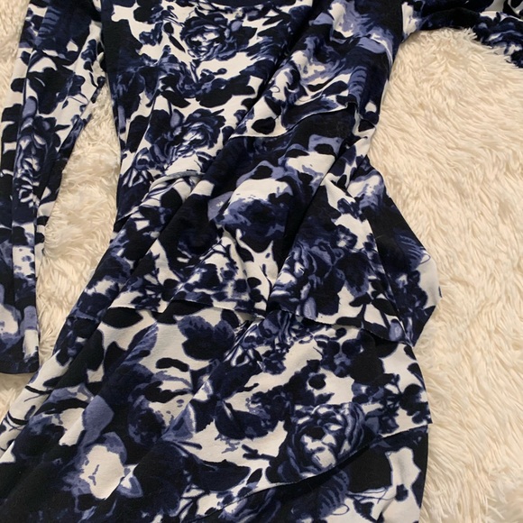 Beautiful small dress with layers of fabric front and back - Picture 6 of 6